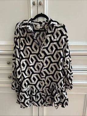 H&M Black & White Geometric Button-Front Women's Top
